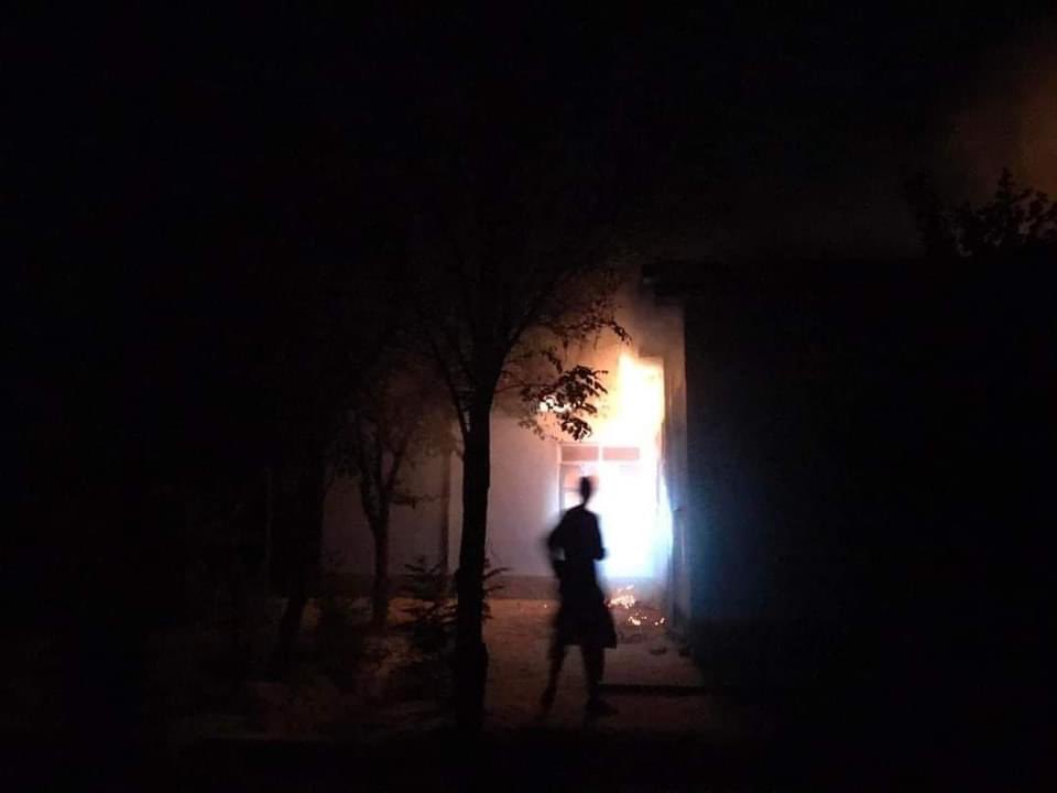 تخار ولايت کې ناپېژانده کسانو يو ښوونځی سوځولی دی