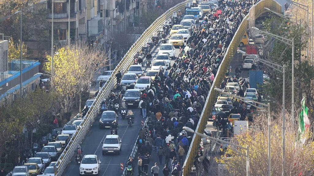 اروپايي مشران: ایران دې د لاریون کوونکو پر وړاندې له زور زیاتي ډډه وکړي