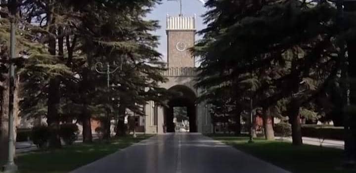 د حکومت مشرتابه: کورنو کې داسې کړکۍ مه پرېږدئ چې د ګاونډي کور ترې ښکاره شي