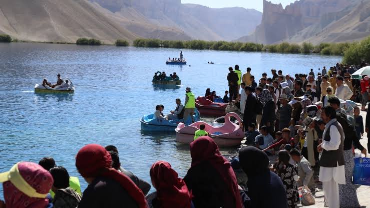د بامیانو والي: بند امیر کې ښځې بې‌حجابه وې، ځانګړی ځای ورته جوړوو