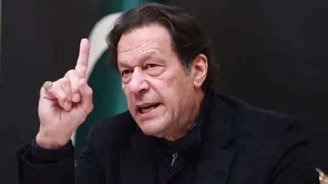 عمران خان: پښتونخوا او قبايلي سيمو کې د پوځي عملياتو اجازه مه ورکوئ