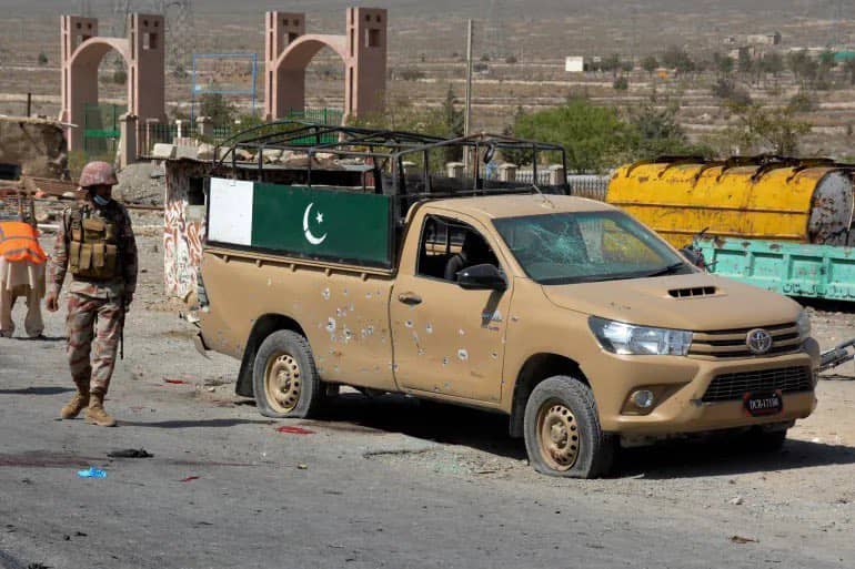 کشمیر کې د پاکستاني پولیسو او وسلوالو ترمنځ نښته کې شپږ کسان وژل شوي