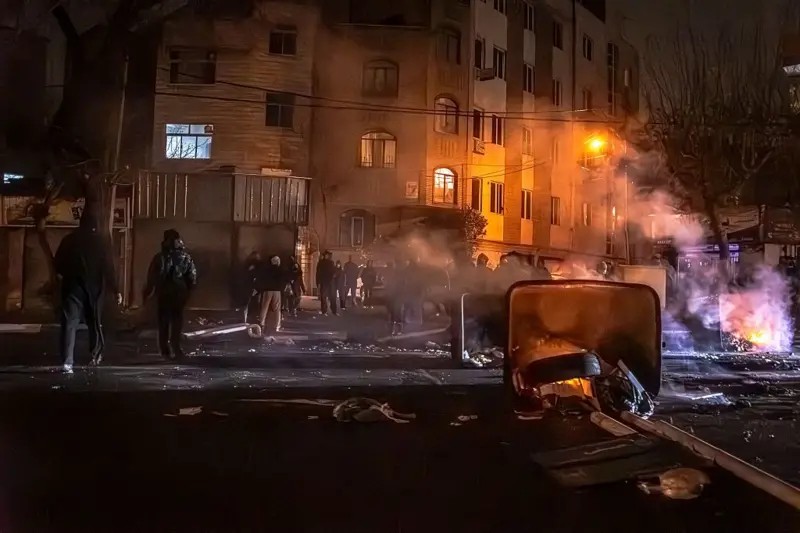 ایران ڪې روانې کورنۍ لانجې؛ ټرمپ پر هغو هېوادونو ۲۵ سلنه تعرفې لګولي، چې ایران سره سوداګري کوي
