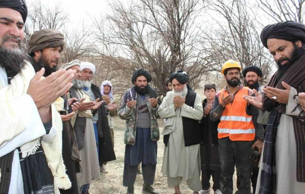 بامیان کې د اوبو رسولو د پنځه شبکو د جوړولو چارې پیل شوي