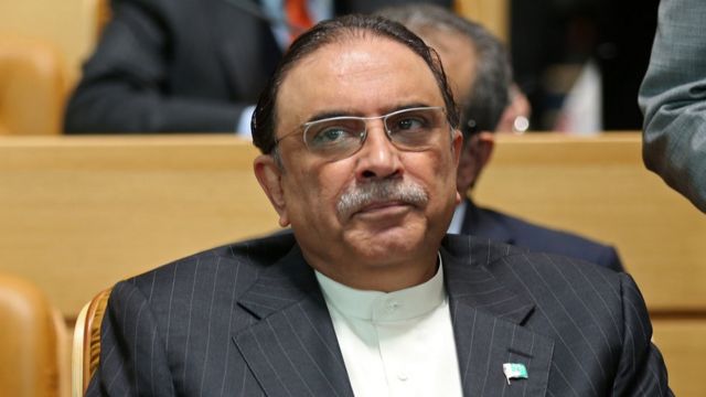 آصف علي زرداري: عمران خان د افغان کډوالو پر مټ واک ته رسېدلی.
