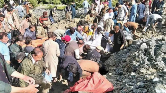 پښتونخوا، بلوچستان او کشمېر کې سیلابونو سلګونه کسان وژلي