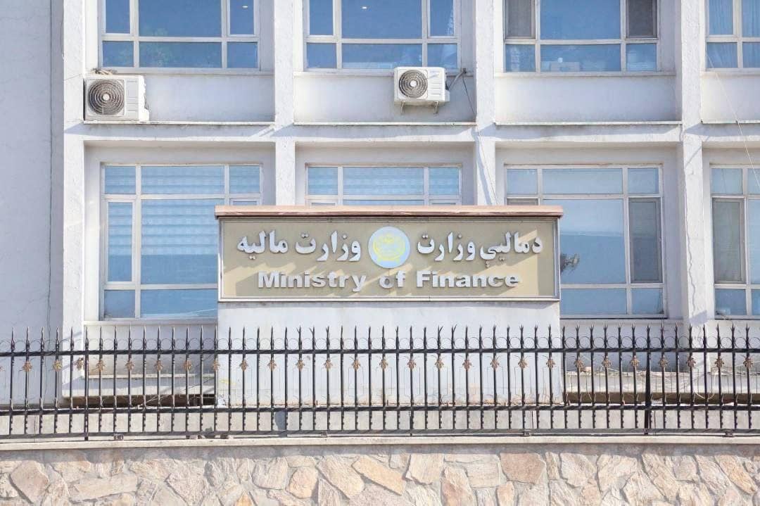 ماليې وزارت: د مشرتابه د فرمان له مخې متقاعدينو ته د تقاعد د ورکړې لړۍ پيل شوه