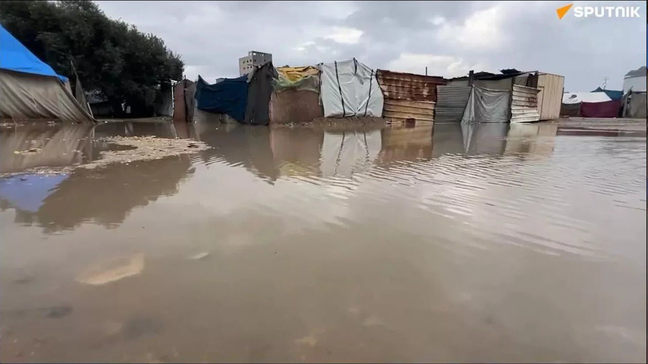 غزه کې د اورښتونو له امله ۲۵ کسان مړه شوي
