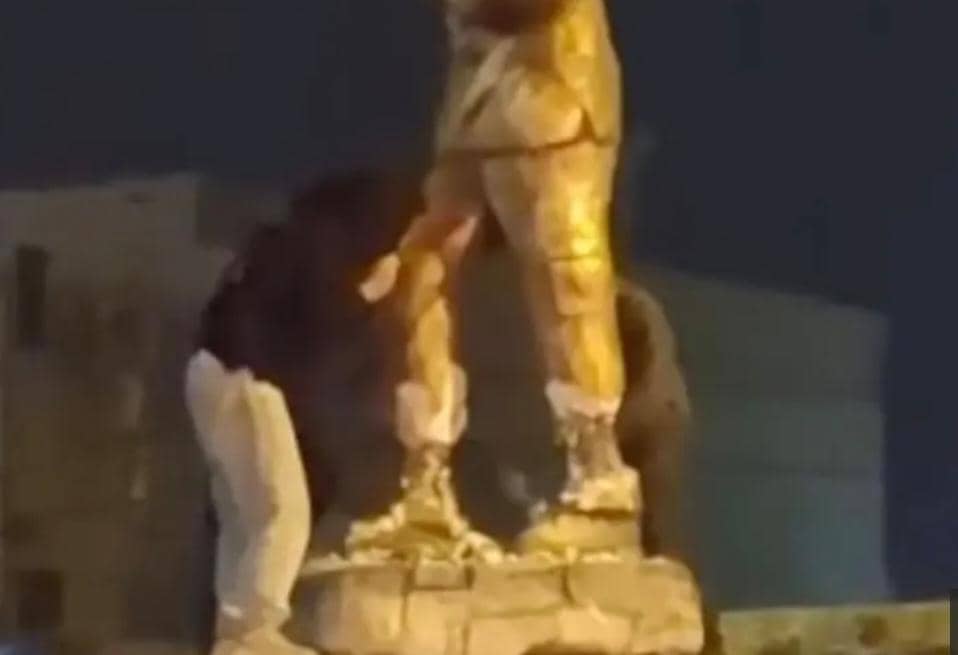په ایران کې د قاسم سلیماني مجسمه نړول شوې