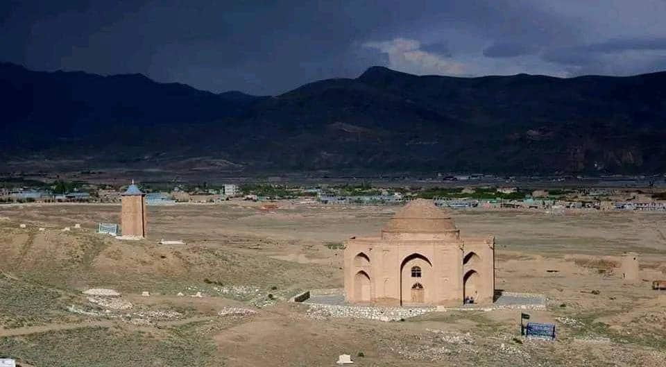 غزني کې د دوو ترافيکي پېښو له امله دوه تنه مړه شوي او اوه نور ټپيان دي