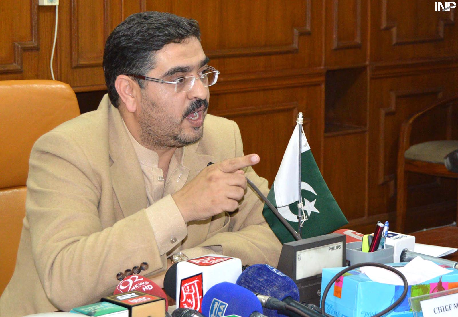 د پاکستان لومړی وزير: د قانوني اسنادو لرونکي او راجسټر افغان کډوال نه وباسو