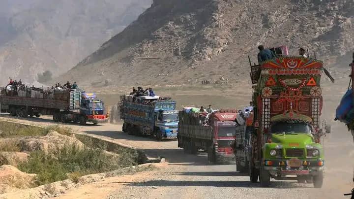هېواد ته له ايران او پاکستان ۵۸۱ کورنۍ راستنې شوې